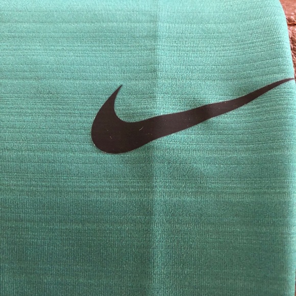Nike - Picture 2 of 3